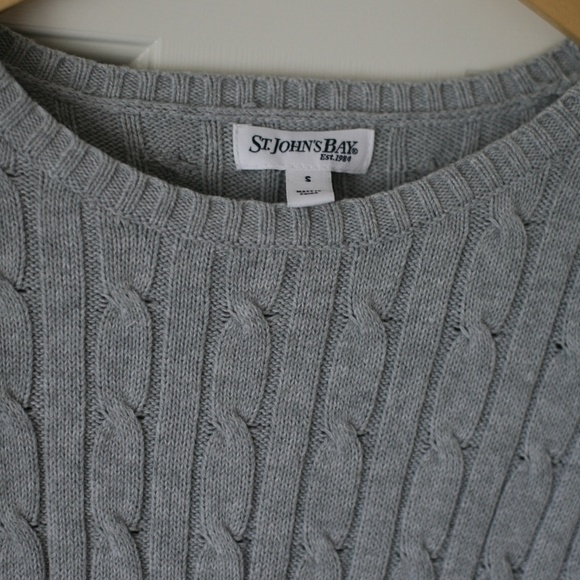 Gray cable knit crew neck sweater - Picture 3 of 4
